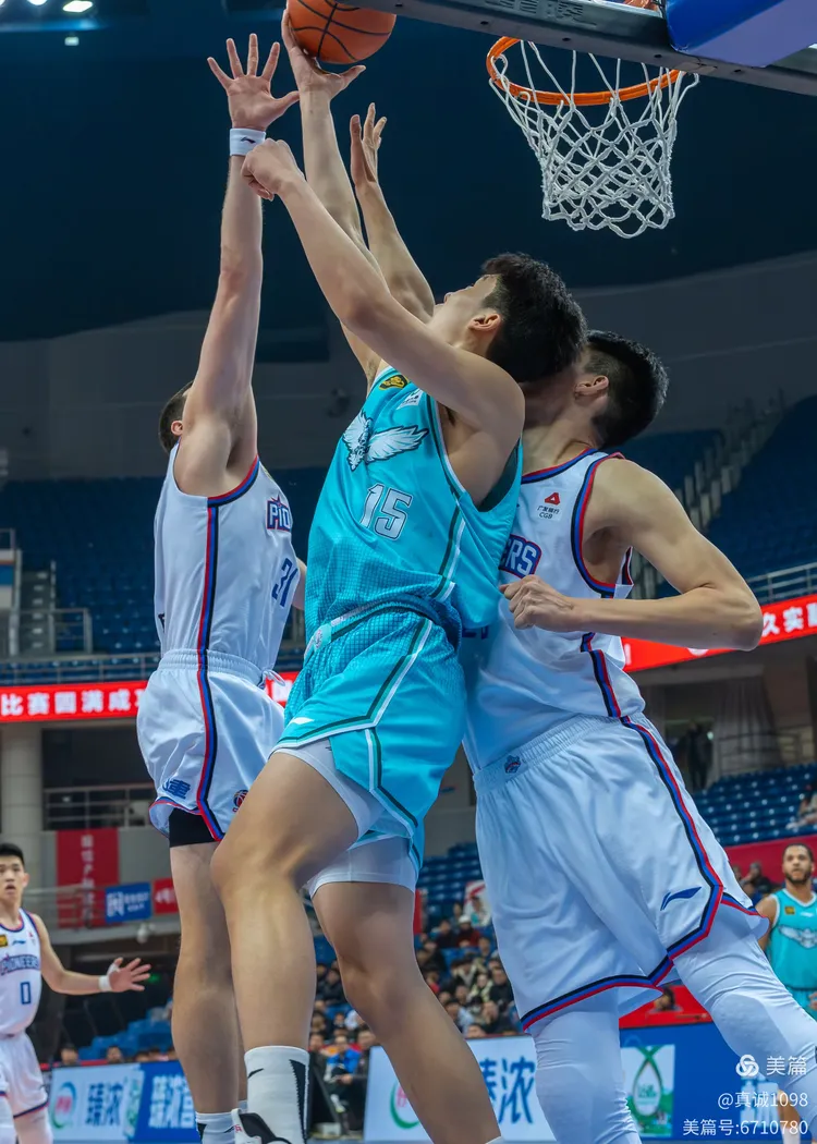 世俱杯直播-青岛男篮主场取胜，发挥团队配合精彩的简单介绍