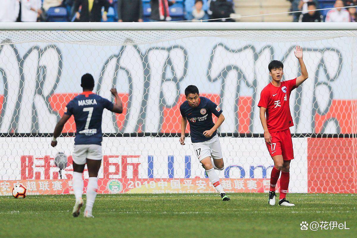 世俱杯冠军-阿贾克斯主场扭转局势，晋级淘汰赛