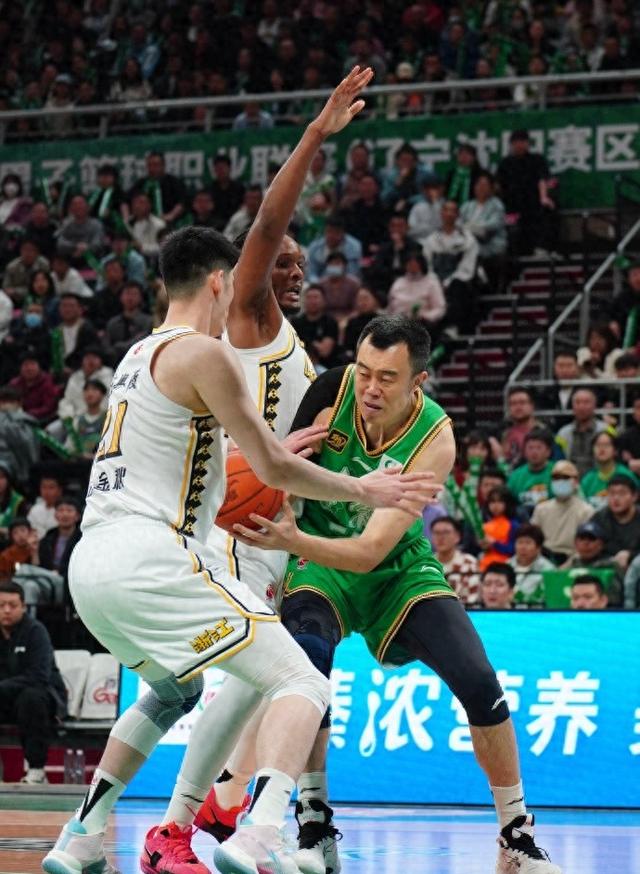 世俱杯冠军-广厦男篮客场力克对手，斩获胜利