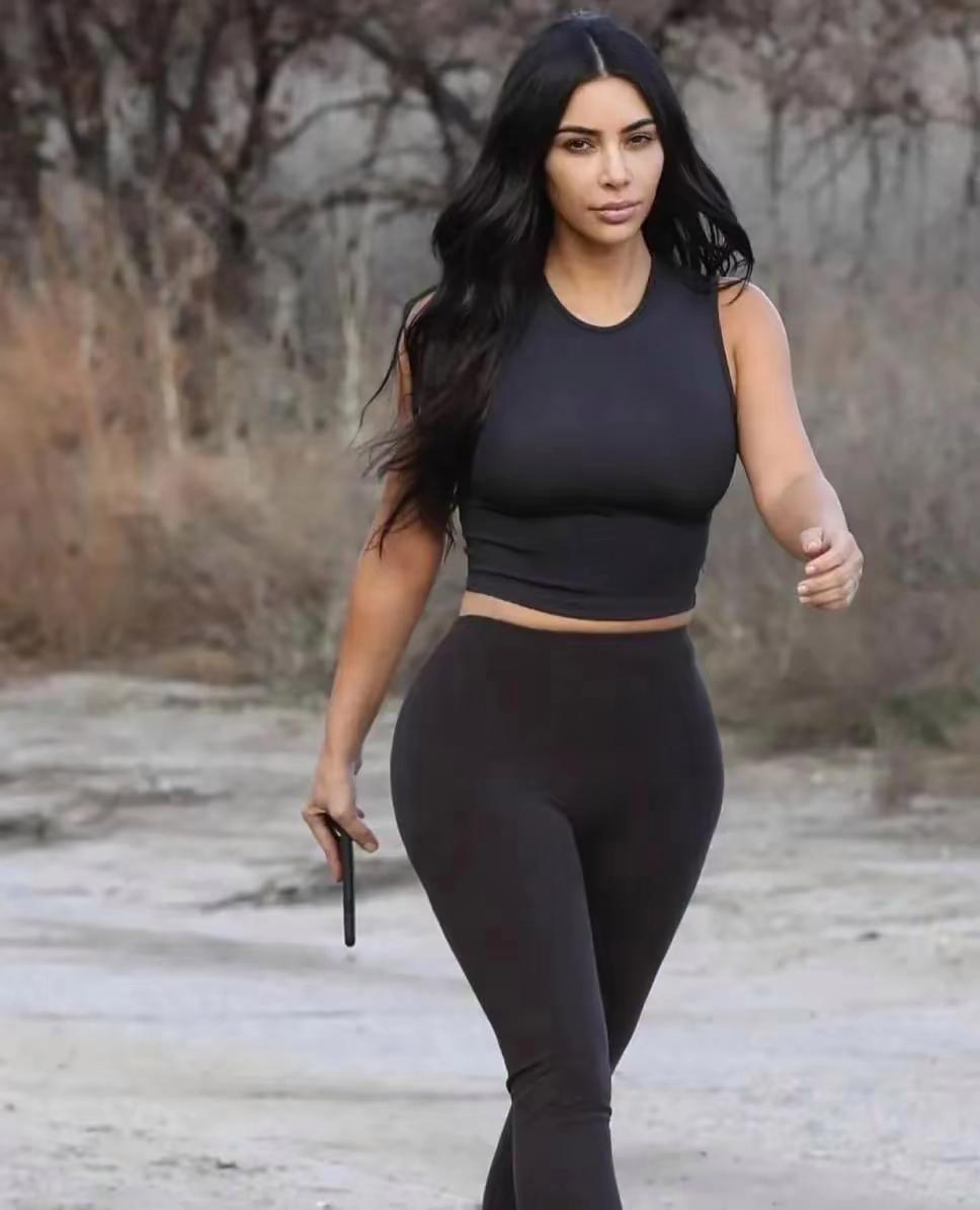 卡戴珊家族现身球场，助威NBA比赛