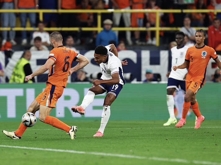 英格兰客场战胜瑞士，成功挺进强