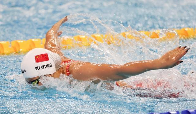 世俱杯分组-俄罗斯游泳选手在蝶泳比赛中获得优异成绩