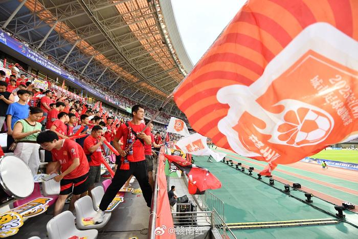 重大比赛即将来临，球迷热情高涨