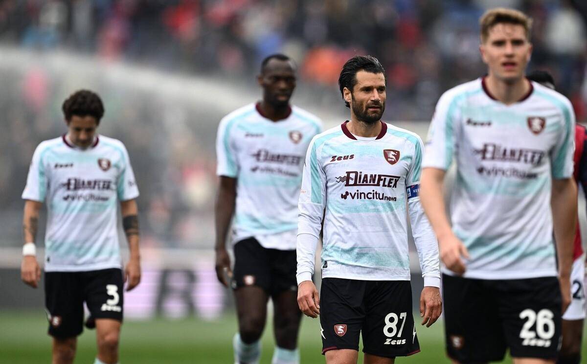 包含拉齐奥取得连胜，稳居联赛前四名的词条