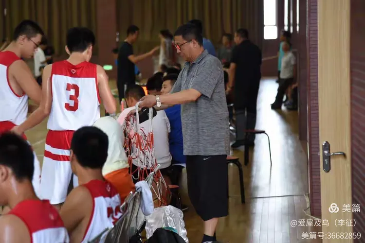 世俱杯2025-重庆男篮巧妙配合，实现完美突围