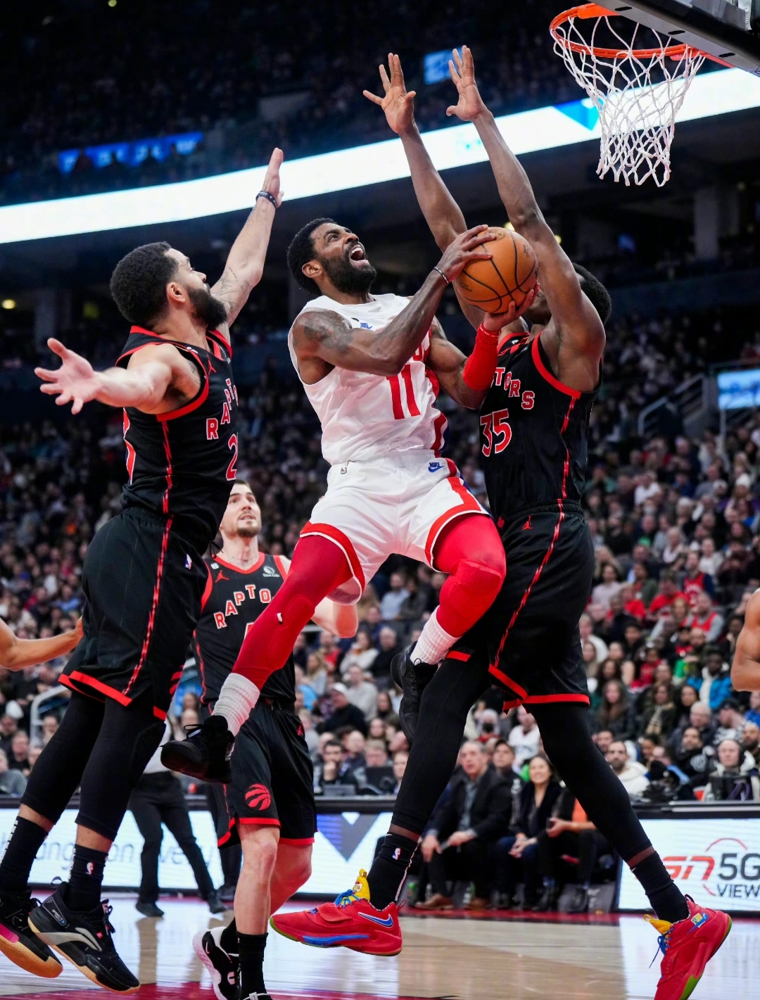 关于篮网客场大胜骑士，欧文分助攻全胜的信息