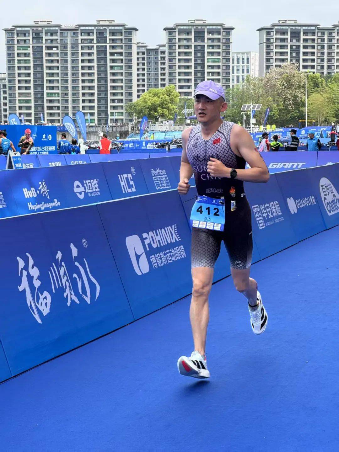 老挝铁人三项选手艰难逆转，成功晋级的简单介绍