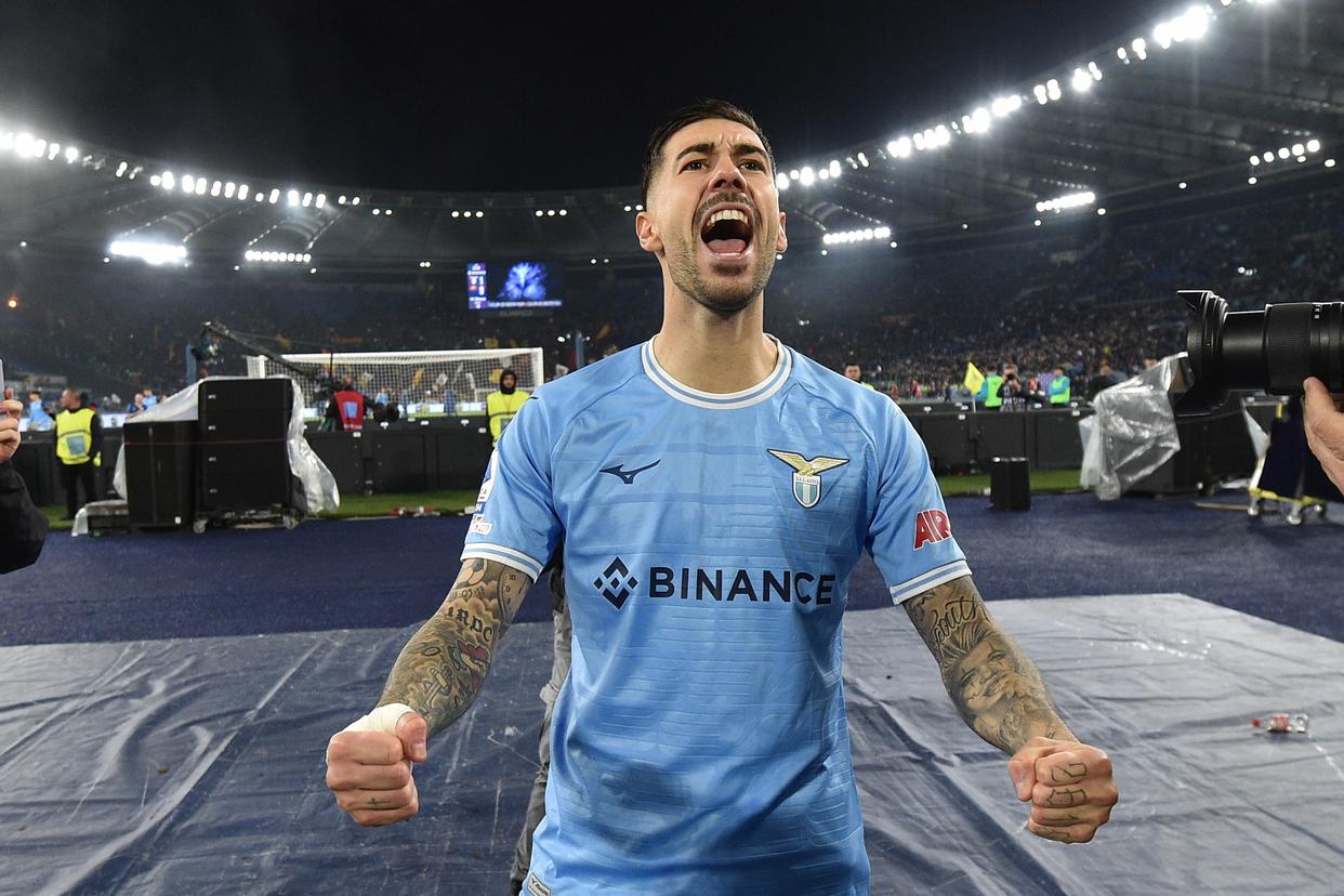 包含拉齐奥疯狂加时，冠军越来越近的词条