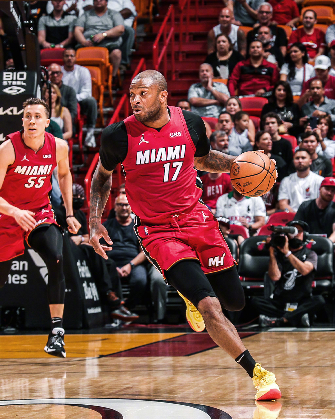 世俱杯-里尔主场大胜对手，继续保持领跑优势