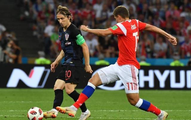 世俱杯冠军-欧国联比赛回顾：经典对决再现球场