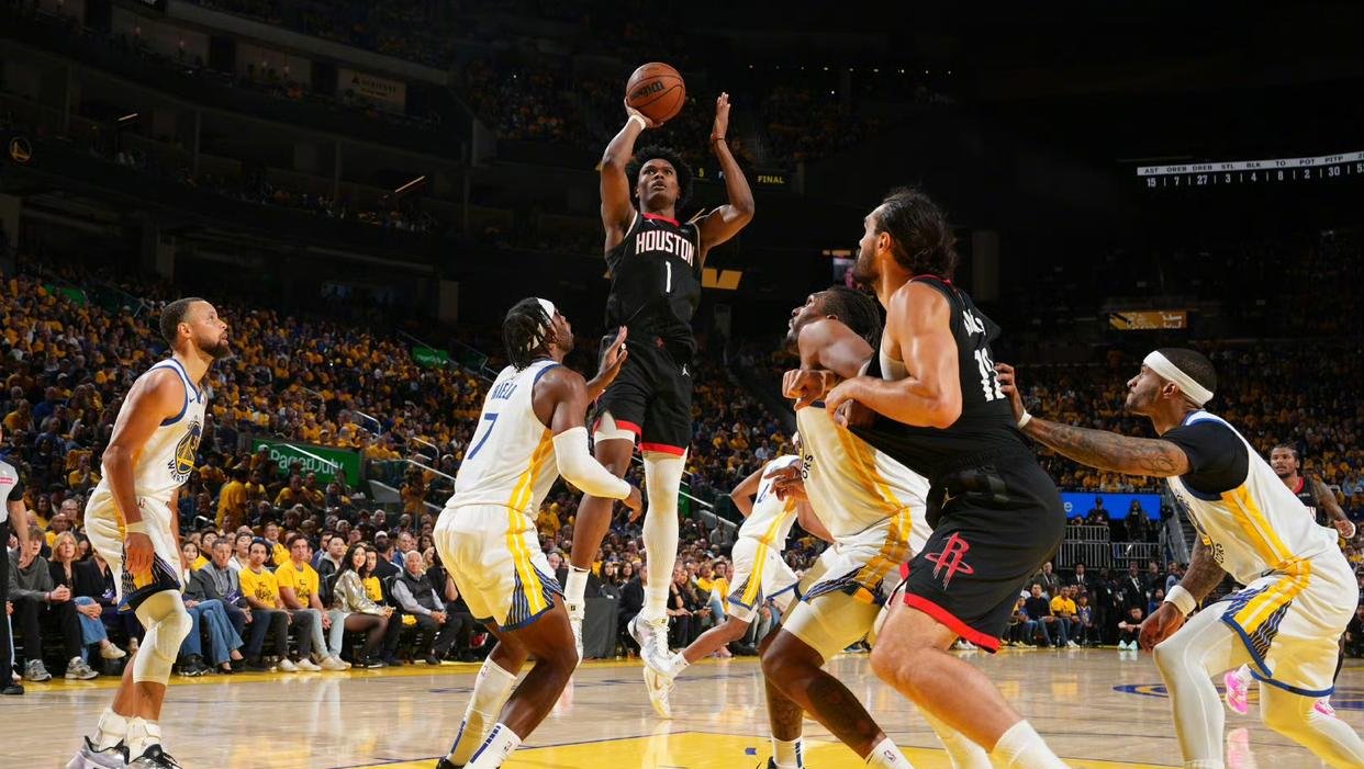 世俱杯-勇士逆转马刺获胜，格林贡献24分