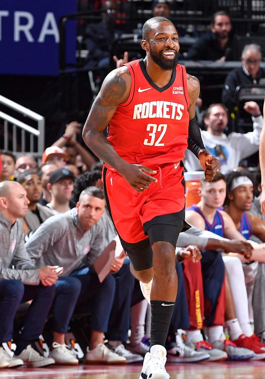 勇士逆转马刺获胜，格林贡献24分